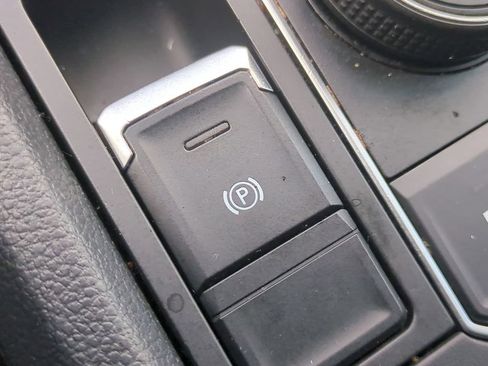 Used 2021 Volkswagen Atlas SE w/ Panoramic Sunroof Package AWD/4WD image 31