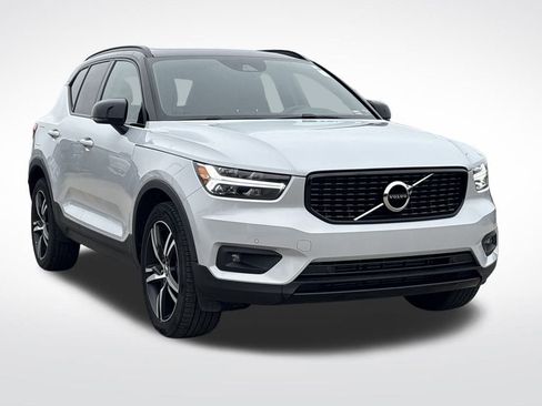 Used 2022 Volvo XC40 T4 R-Design w/ Protection Package Premier image 9