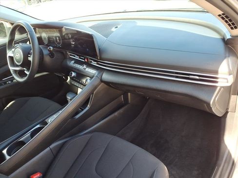 New 2025 Hyundai Elantra SEL image 19