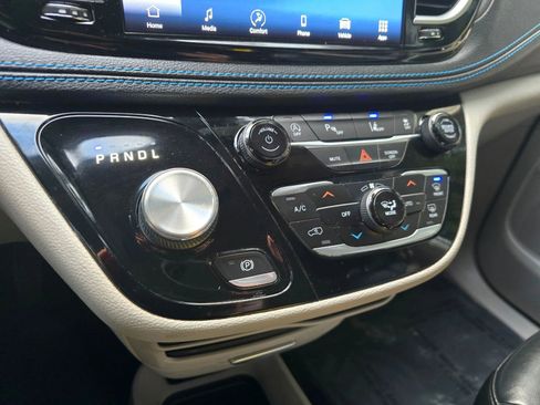 Used 2021 Chrysler Pacifica Touring-L image 30