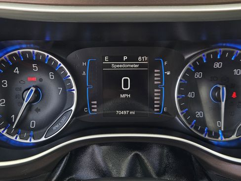 Used 2017 Chrysler Pacifica Touring-L FWD image 15