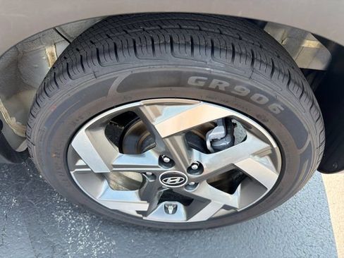 Used 2024 Hyundai Venue Limited FWD image 27