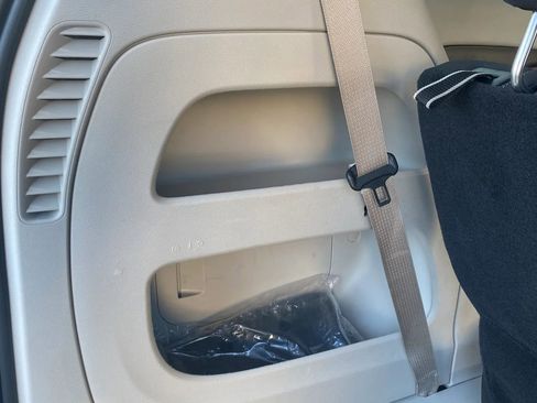 Used 2023 Chrysler Voyager LX image 32