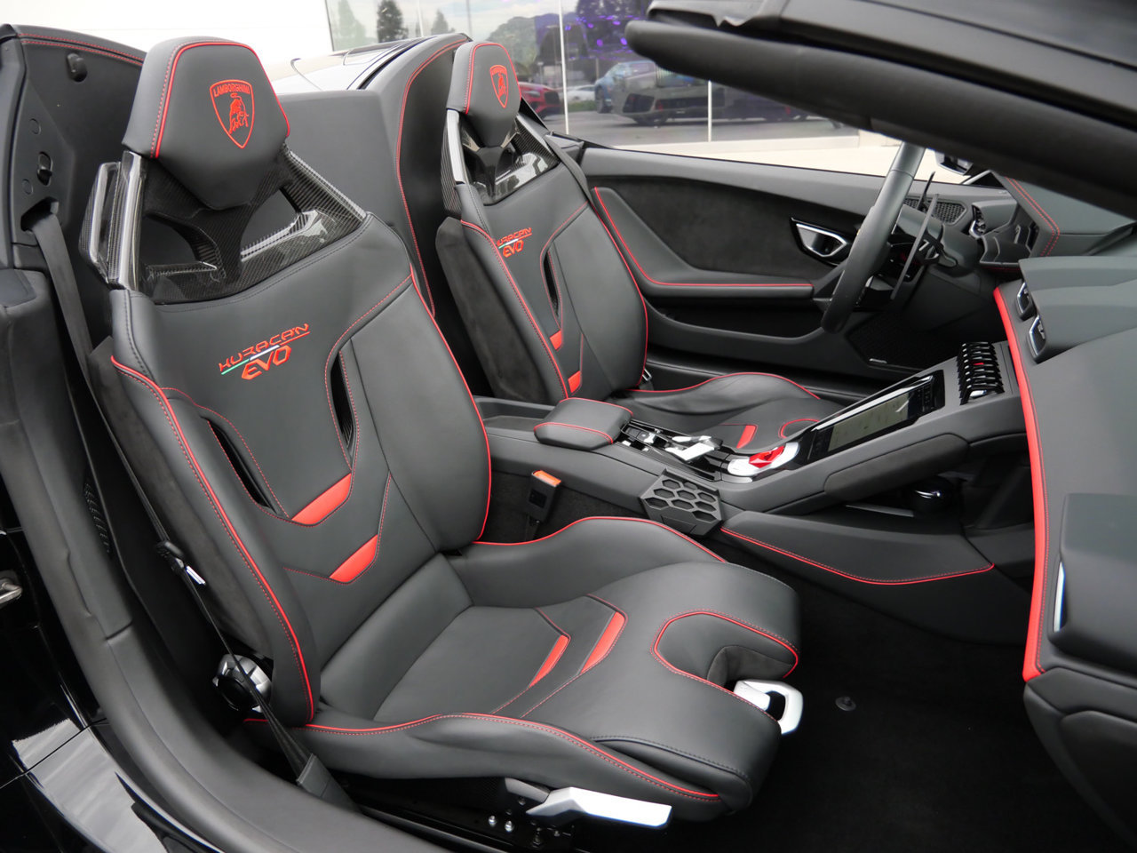 Used 2024 Lamborghini Huracan EVO AWD/4WD image 8