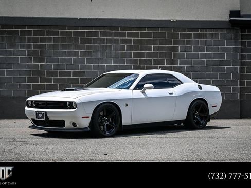 Used 2016 Dodge Challenger R/T Scat Pack RWD image 1