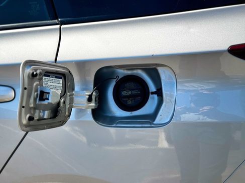 Used 2017 Toyota Prius Prime Premium w/ Preferred Accessory Package FWD image 79