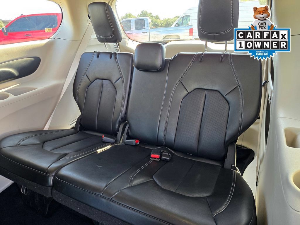 Used 2024 Chrysler Pacifica Touring-L FWD image 12