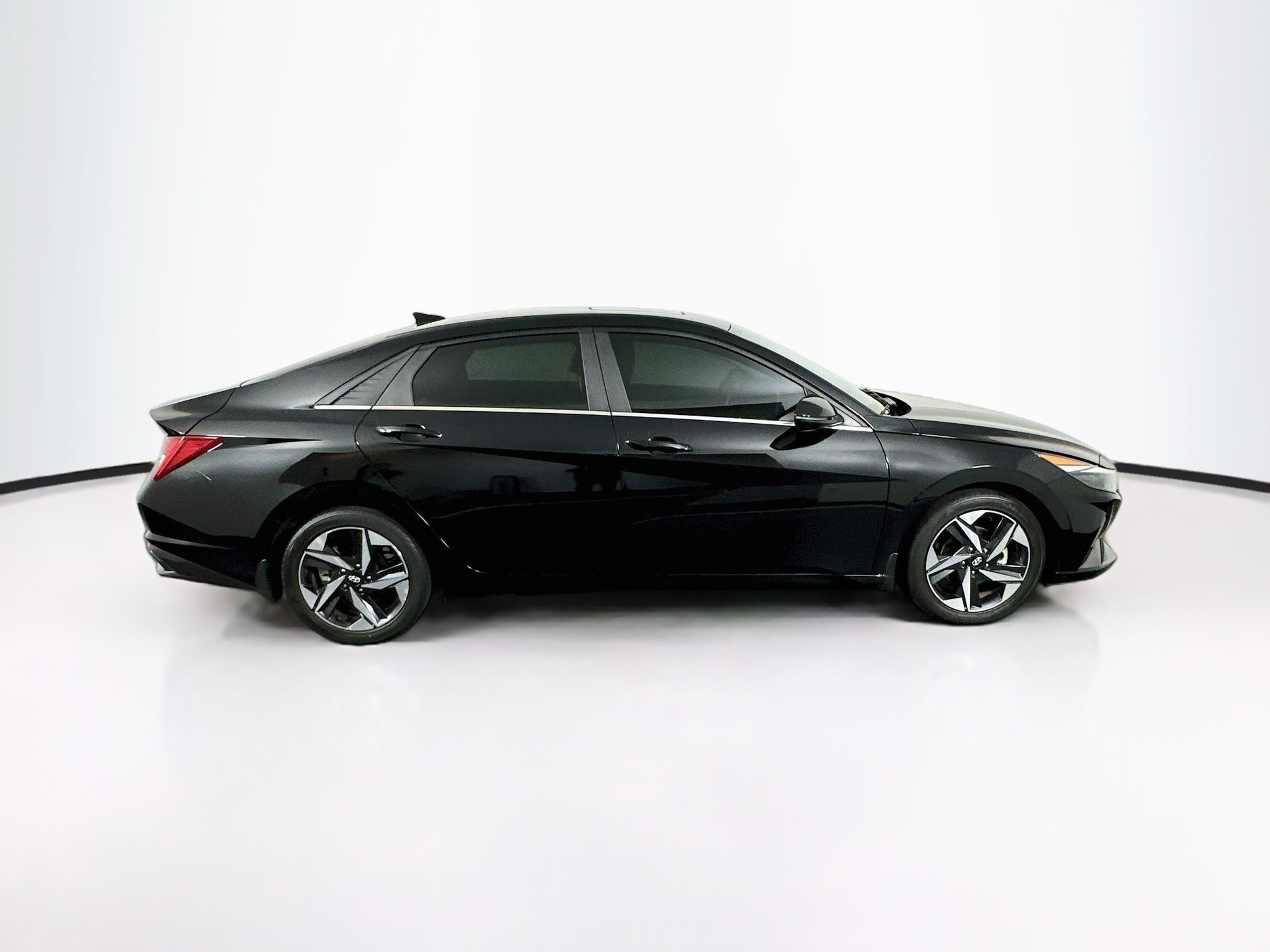 Used 2023 Hyundai Elantra Limited FWD image 10