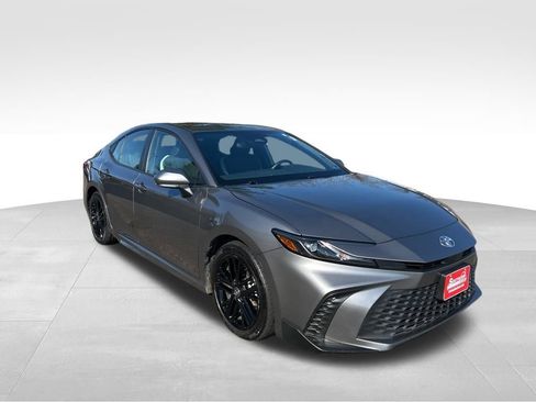 Used 2025 Toyota Camry SE FWD image 7