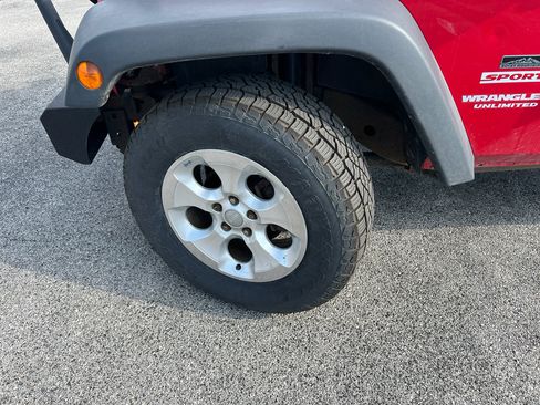 Used 2010 Jeep Wrangler Unlimited Sport image 9