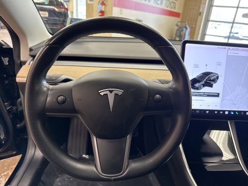 Used 2019 Tesla Model 3 Standard Range Plus image 29
