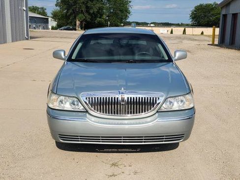 Used 2007 Lincoln Town Car Signature RWD image 4