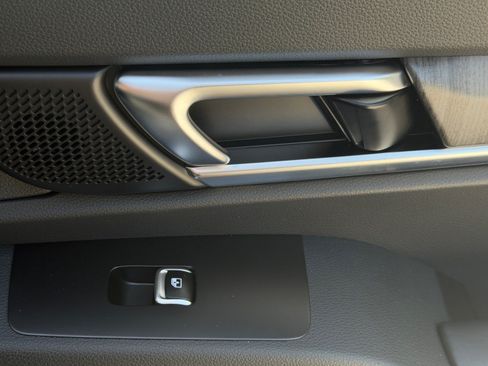 Used 2025 Kia Telluride SX w/ SX Captain's Chair Package FWD image 16