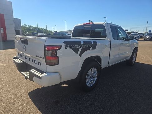 Used 2023 Nissan Frontier SV w/ SV Convenience Package AWD/4WD image 7