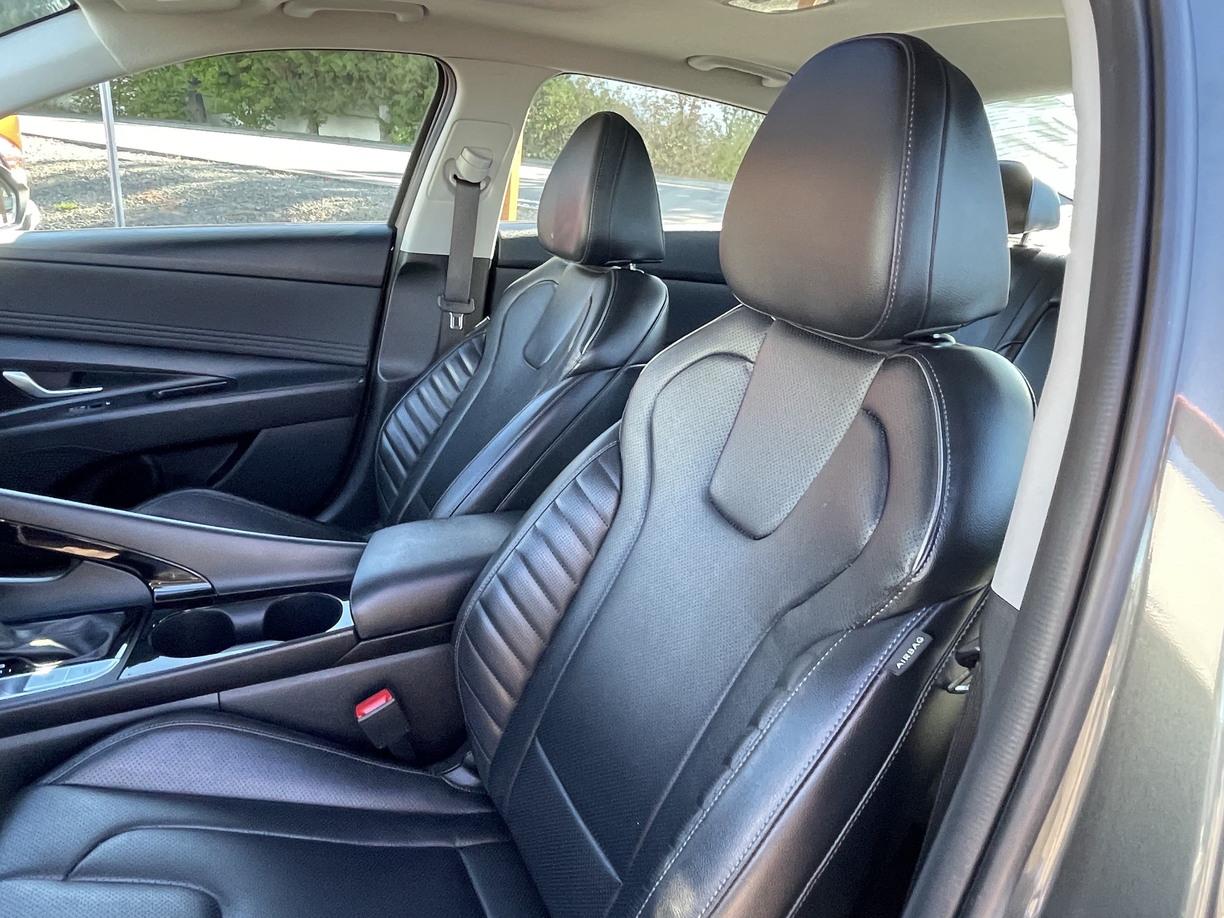 Certified 2025 Hyundai Elantra Limited FWD image 19