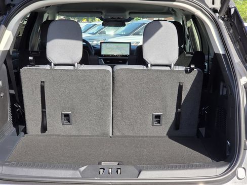 New 2026 Ford Explorer Active RWD image 8