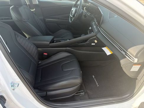 New 2026 Hyundai Elantra Limited FWD image 15