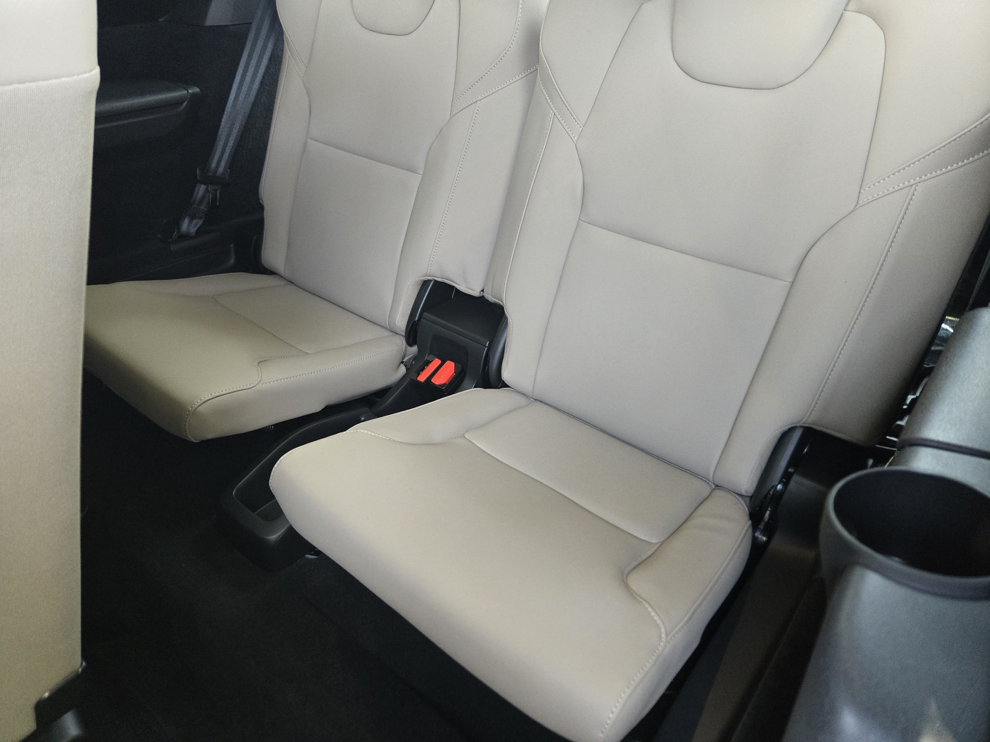 Used 2026 Volvo XC90 B6 Plus w/ Protection Package Premier AWD/4WD image 30