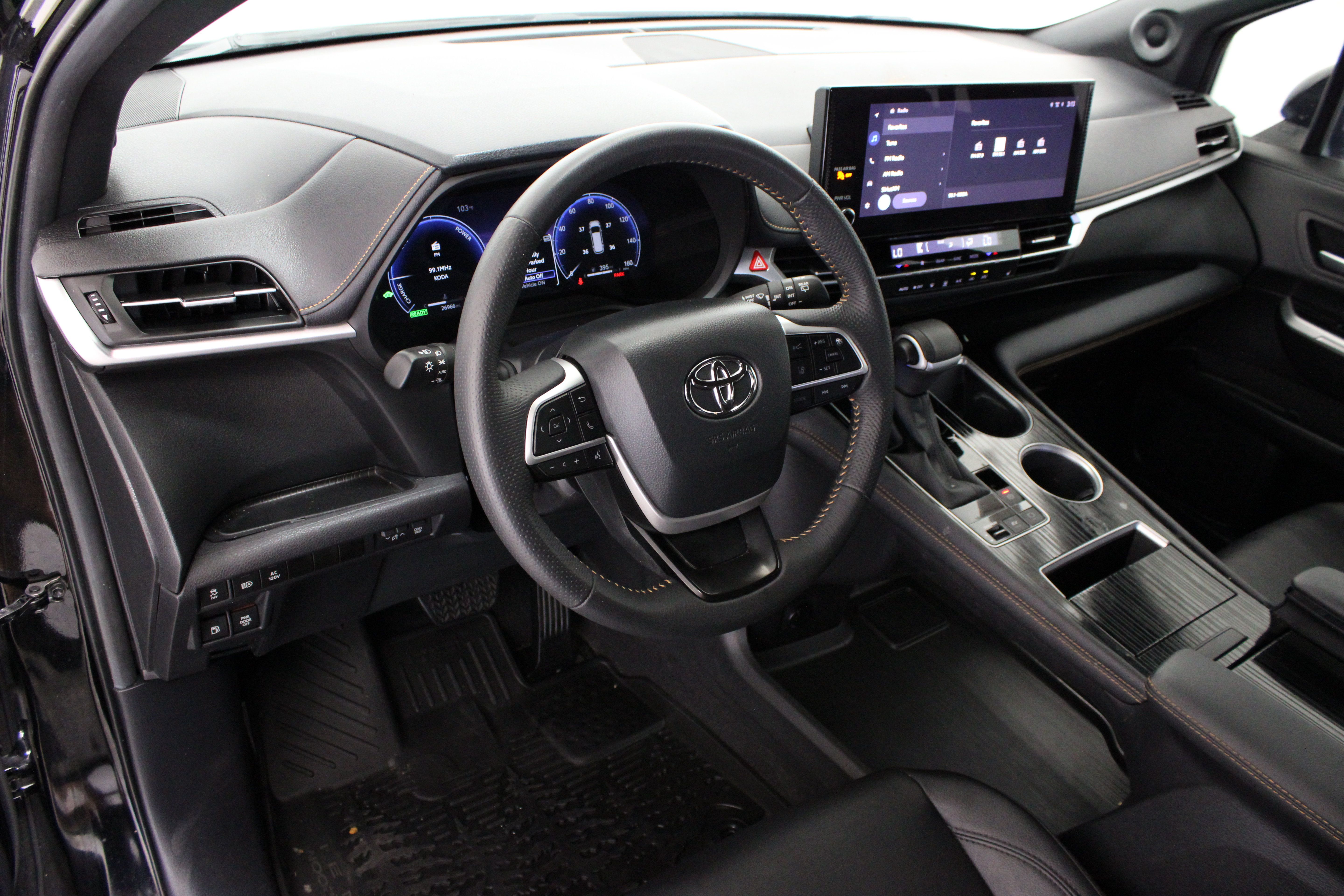 Certified 2025 Toyota Sienna XLE Woodland Edition AWD/4WD image 13