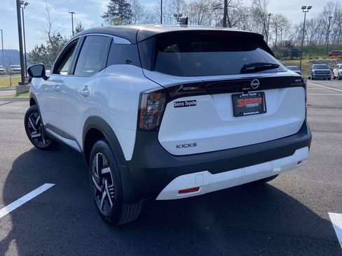 Used 2025 Nissan Kicks SV FWD image 5