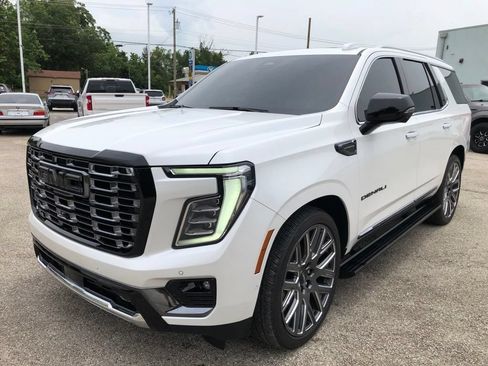 Used 2025 GMC Yukon Denali Ultimate AWD/4WD image 1