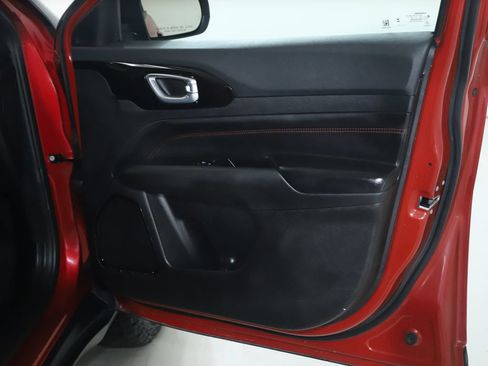 Used 2025 Jeep Compass Trailhawk AWD/4WD image 32