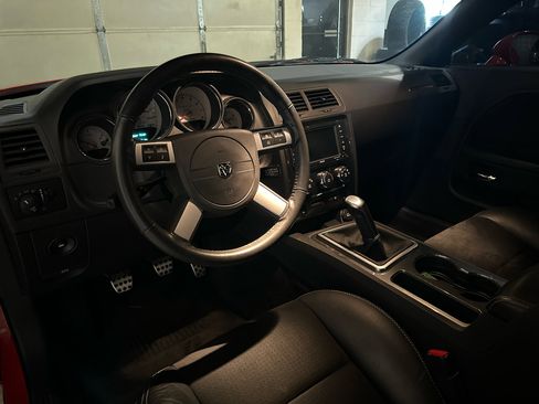 Used 2010 Dodge Challenger SRT8 image 13
