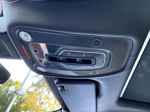 Used 2021 Bentley Bentayga image 30