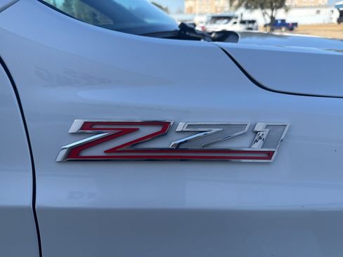 Used 2025 Chevrolet Suburban Z71 image 13