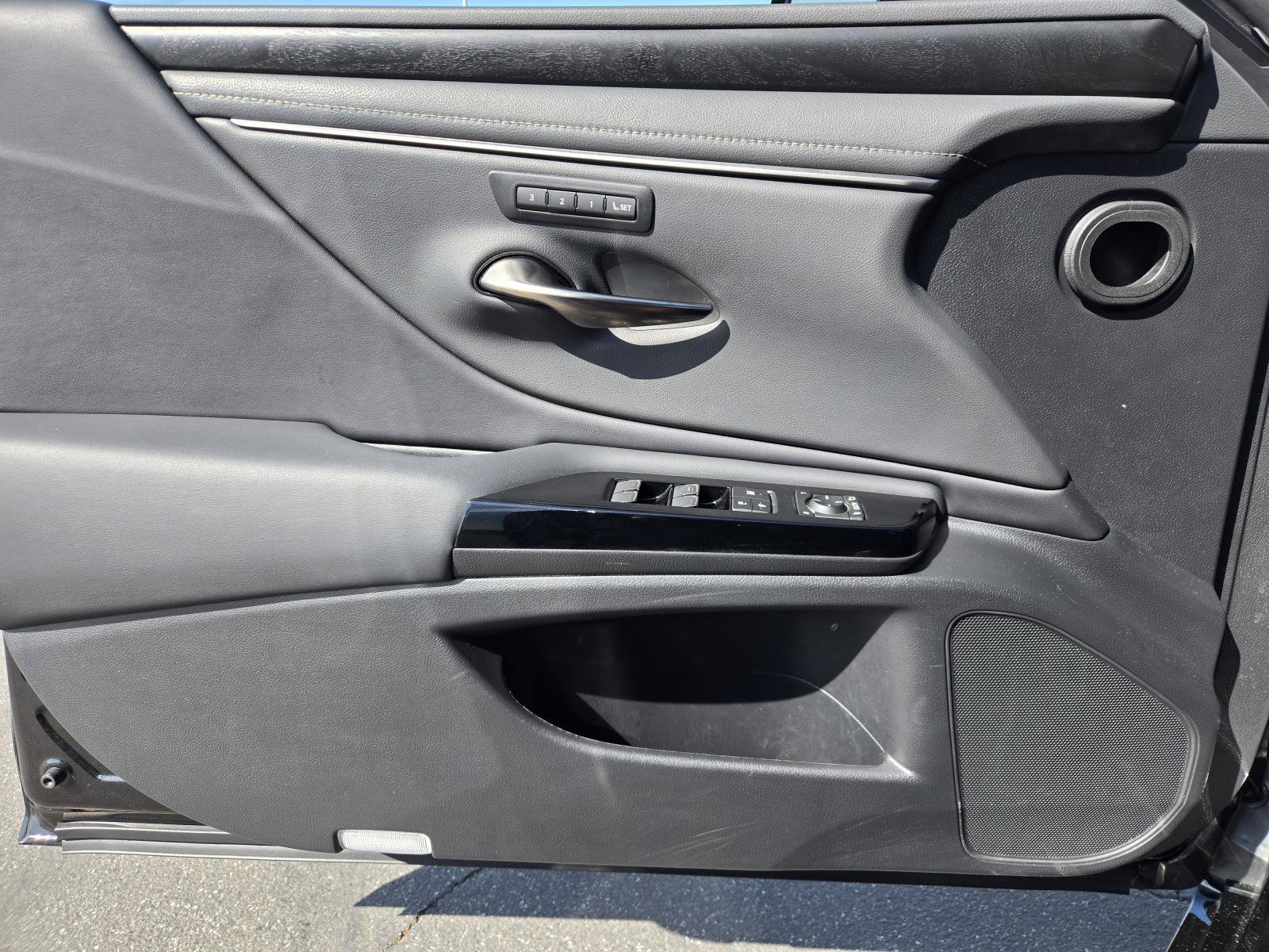 Used 2024 Lexus ES 350 w/ Premium Package FWD image 18