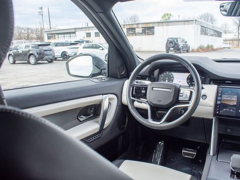 Used 2025 Land Rover Discovery Sport Dynamic SE image 19