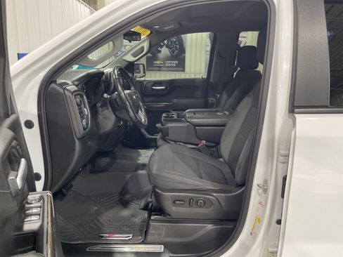 Used 2020 Chevrolet Silverado 1500 LT w/ Convenience Package AWD/4WD image 2
