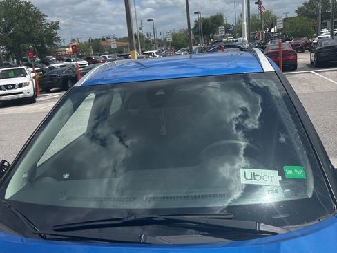 Used 2023 Nissan Kicks SV image 4