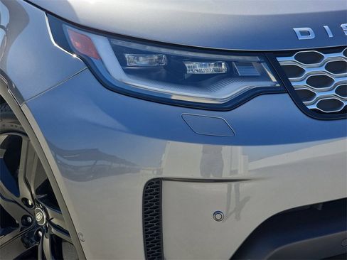 Used 2025 Land Rover Discovery S image 34