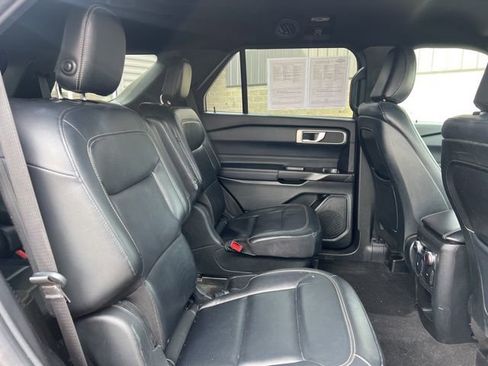 Used 2020 Ford Explorer XLT w/ Equipment Group 202A image 14