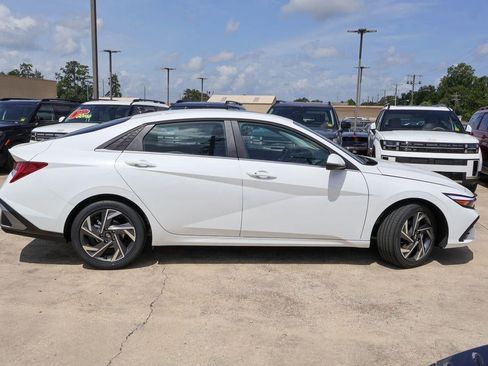 New 2026 Hyundai Elantra Limited FWD image 27