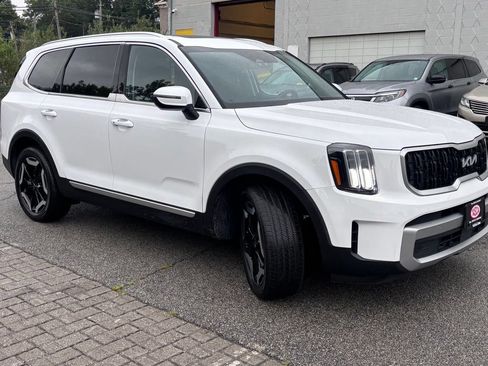 Used 2023 Kia Telluride EX w/ EX Captain's Chair Package AWD/4WD image 10