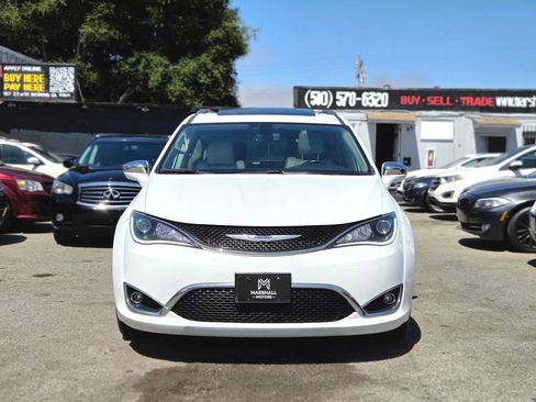 Used 2019 Chrysler Pacifica Limited FWD image 2