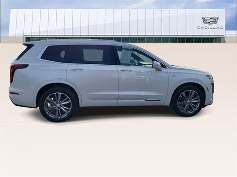 Used 2025 Cadillac XT6 Premium Luxury w/ Technology Package image 9