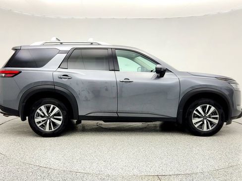 Used 2024 Nissan Pathfinder SL image 4