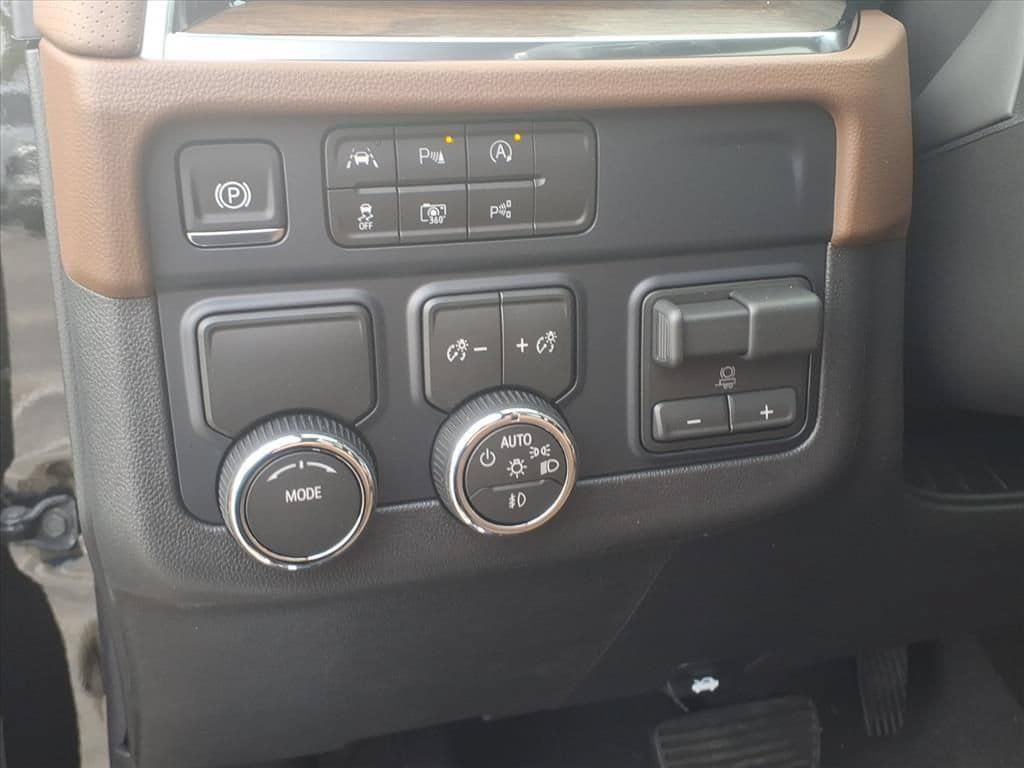 New 2026 Chevrolet Tahoe High Country w/ Sun And Tow Package RWD image 15