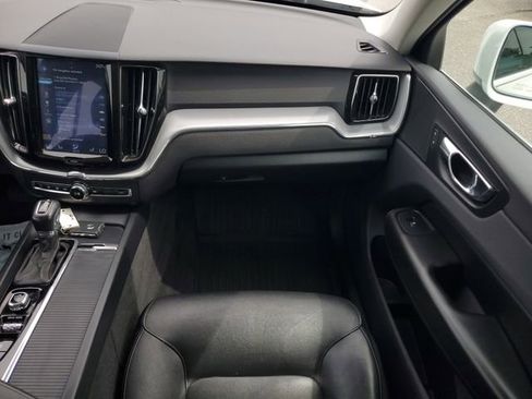 Used 2019 Volvo XC60 T6 Momentum w/ Premium Package AWD/4WD image 18