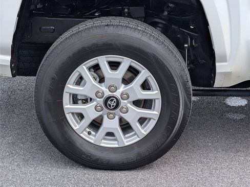 Used 2024 Toyota Tacoma SR5 AWD/4WD image 10