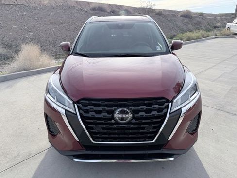Certified 2024 Nissan Kicks SV image 2