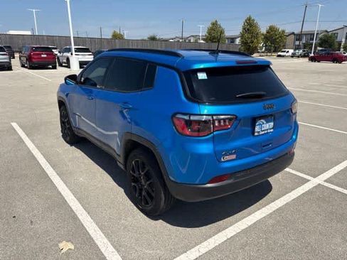 Used 2026 Jeep Compass Latitude AWD/4WD image 3