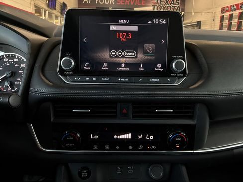 Used 2025 Nissan Rogue SV AWD/4WD image 31
