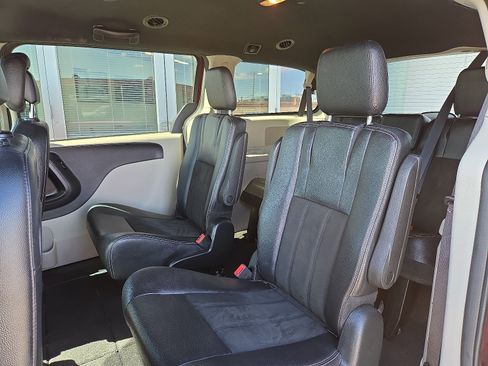Used 2019 Dodge Grand Caravan SXT image 6