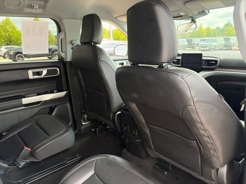 Used 2024 Ford Explorer XLT w/ Equipment Group 202A AWD/4WD image 29