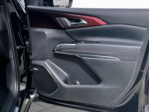 Used 2025 Chevrolet Traverse RS w/ LPO, Floor Liner Package FWD image 25