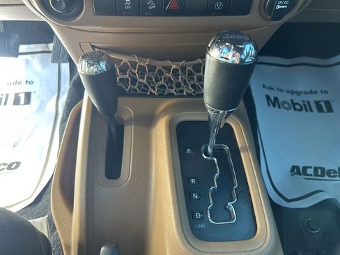 Used 2017 Jeep Wrangler Unlimited Rubicon image 25